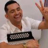 Iván Zuleta donó acordeones a la academia de música de San Juan del Cesar