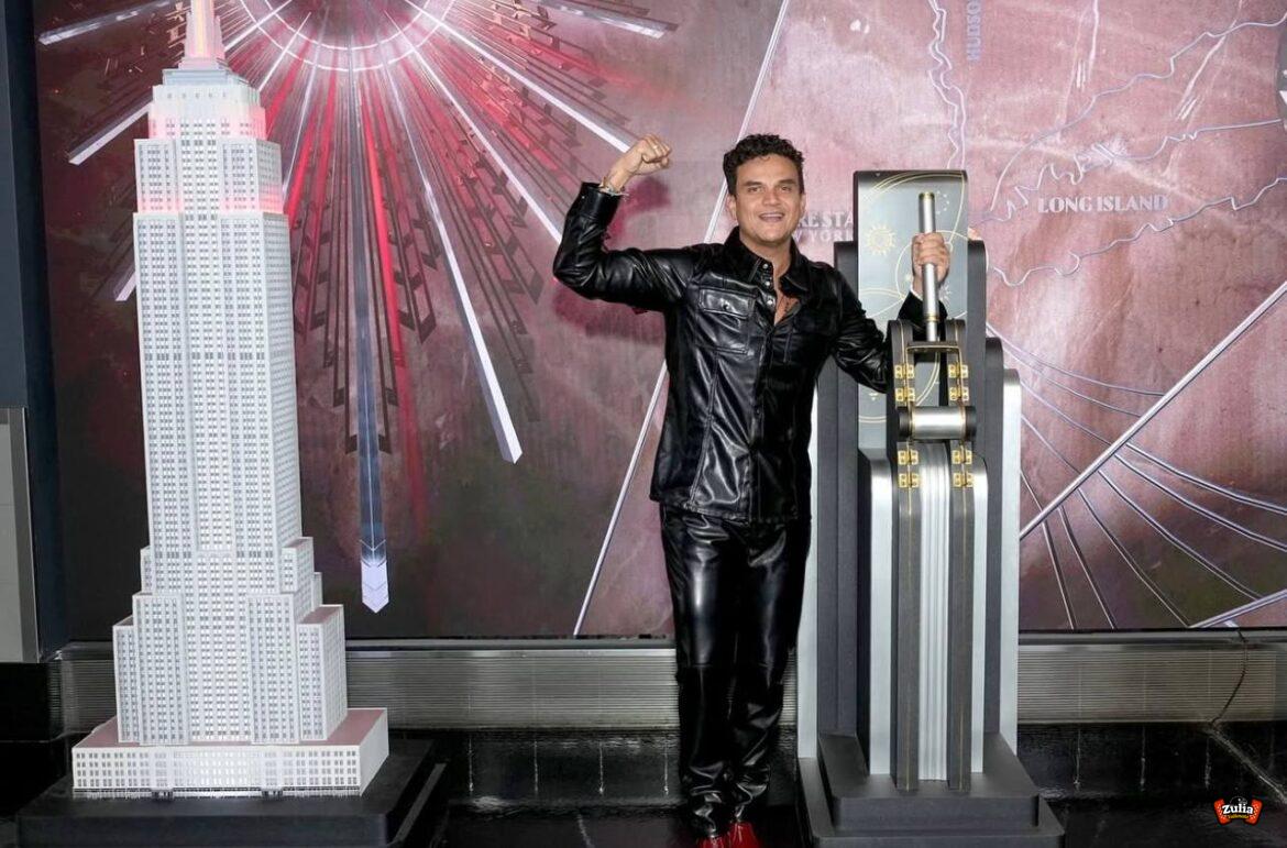 Silvestre Dangond impone el rojo en el Empire State Building de New York