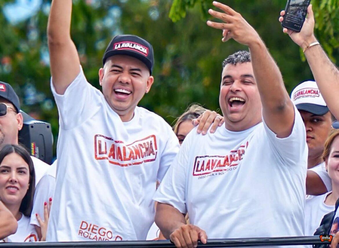 Diego Daza y Rolando Ochoa desatan la euforia dieguista en un recorrido histórico Diego Daza y Rolando Ochoa desatan la euforia dieguista en un recorrido histórico